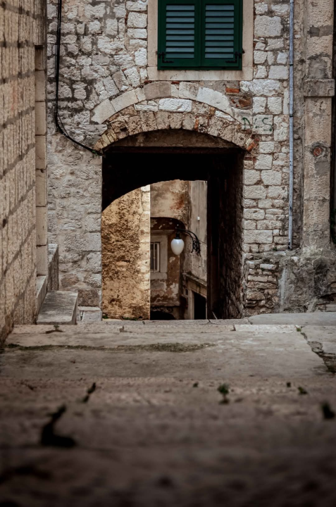 Gorica zimi: U starom šibenskom kvartu 'nema pasa', ali nađe se poneka mačka