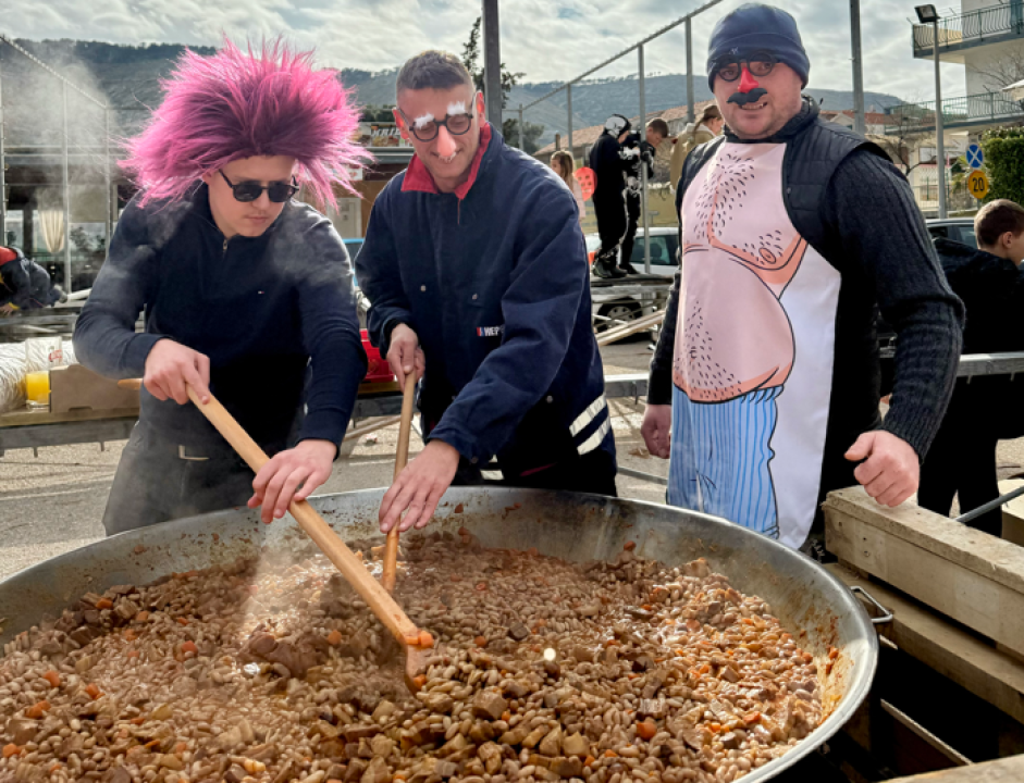 Grebaške maškare: Dan ispunjen zabavom, smijehom i dobrom spizom