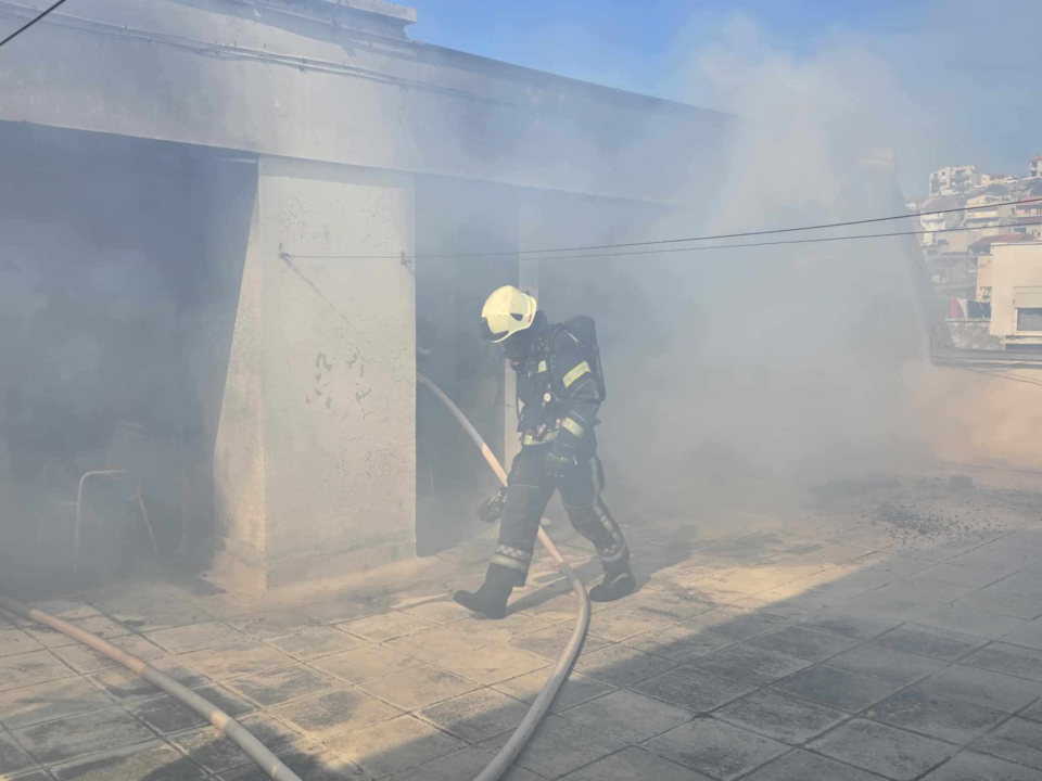 Požar u zgradi na Baldekinu