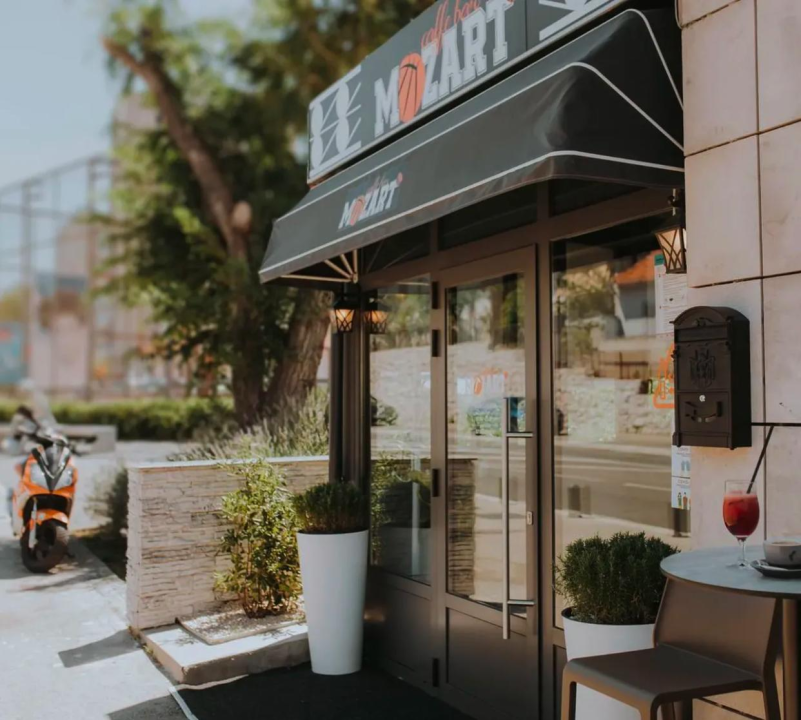 FOTO Caffe Bar Mozart i Grupa Ljubav jamče nezaboravan Dan žena! 