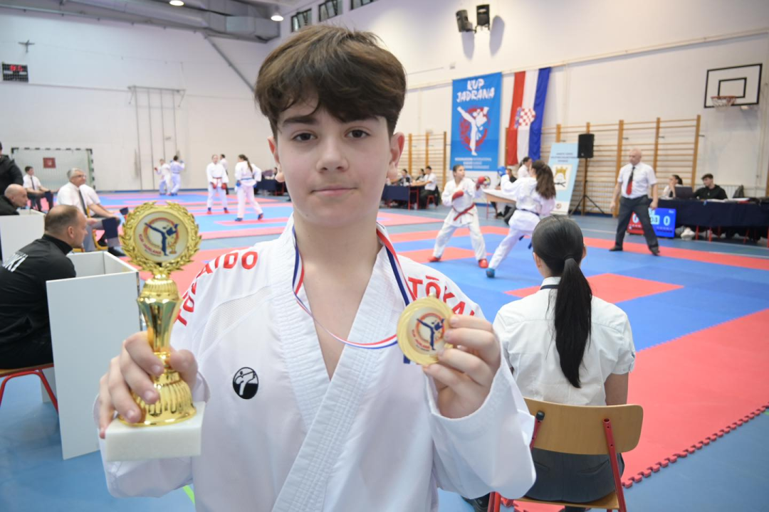 FOTO: Karate klub Okit drugi ukupno na 'Kupu Jadrana' sa 37 medalja