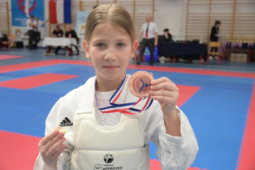 FOTO: Karate klub Okit drugi ukupno na 'Kupu Jadrana' sa 37 medalja