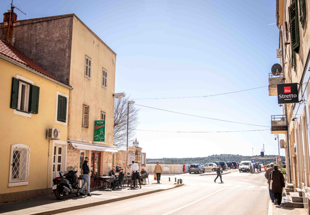 FOTO Uživajte u domaćoj spizi na novoj terasi Buffeta Šimun!