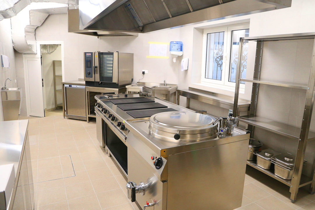 FOTO: Otvorena i blagoslovljena obnovljena Caritasova pučka kuhinja u Šibeniku