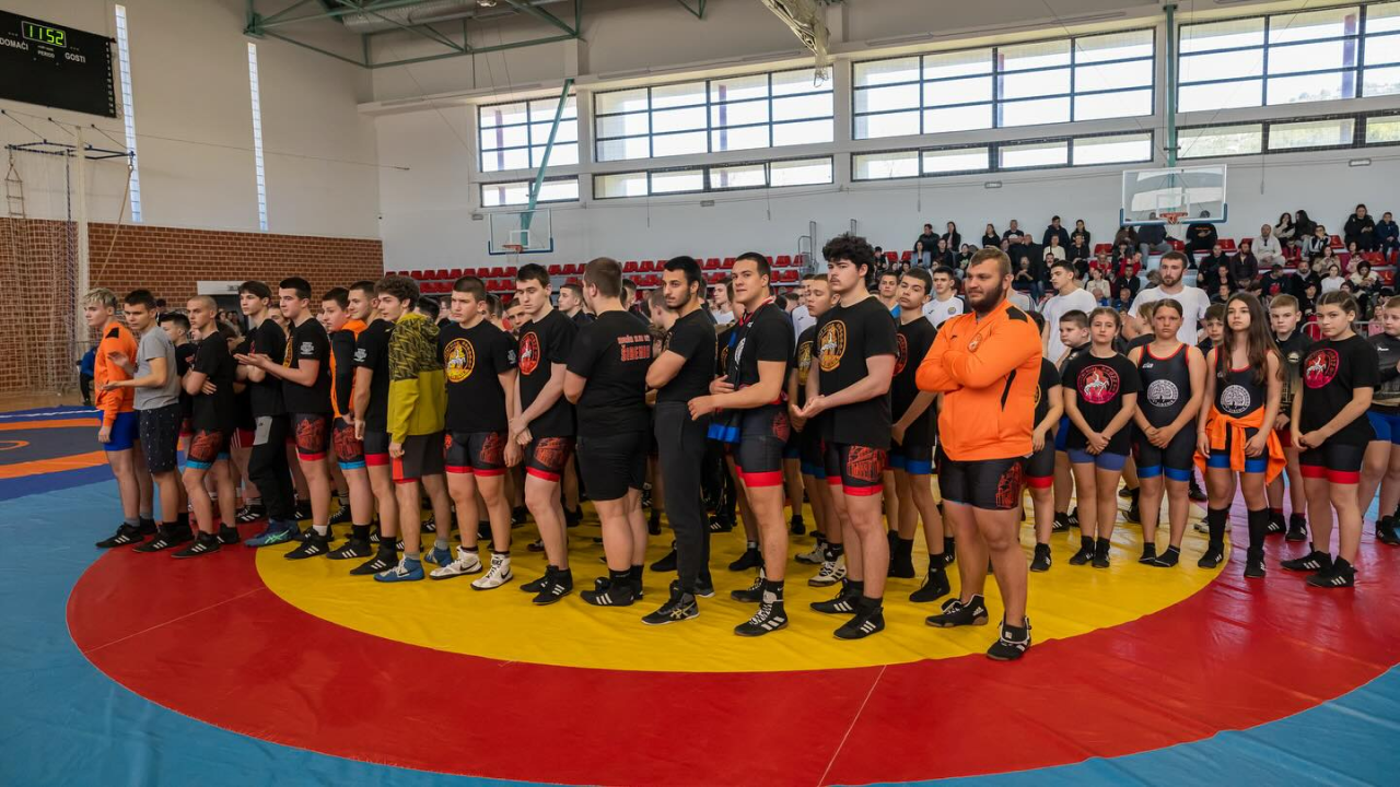 FOTO: Dva šibenska hrvačka kluba na Prvenstvu Jadranske regije s nizom ekipnih titula i 25 pojedinačnih naslova