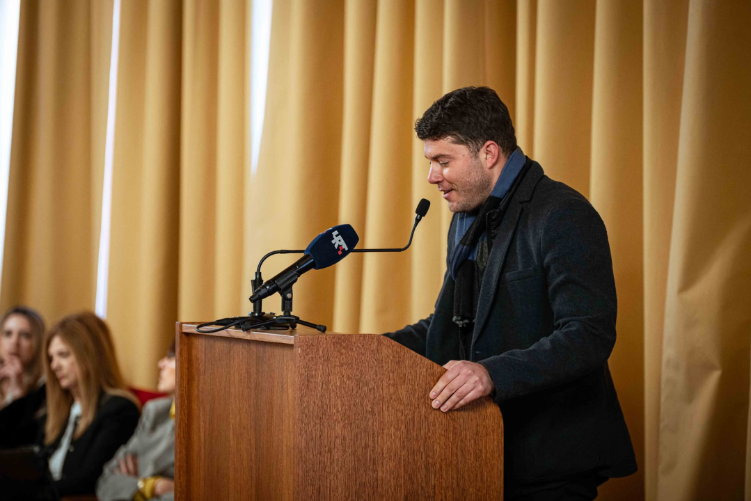 FOTO Misterij, drhtanje glasa, psihijatri: ‘Ugovor o energani na Bikarcu može se dobiti i kod malog Željka’