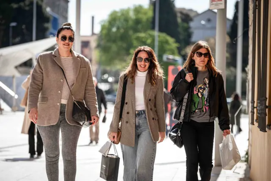 FOTO: Šibenčanke biraju klasiku: Neutralne boje i modni dodaci vladali ulicama 