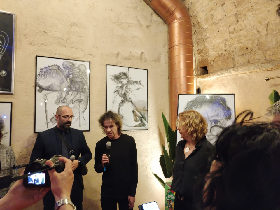 Zvonimir Vila i njegovi 'Vilenjaci' napunili Azimut: Otvorena izložba radova djece iz Centra 'Šubićevac'