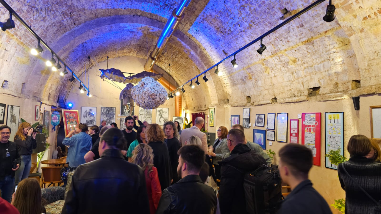 Zvonimir Vila i njegovi 'Vilenjaci' napunili Azimut: Otvorena izložba radova djece iz Centra 'Šubićevac'