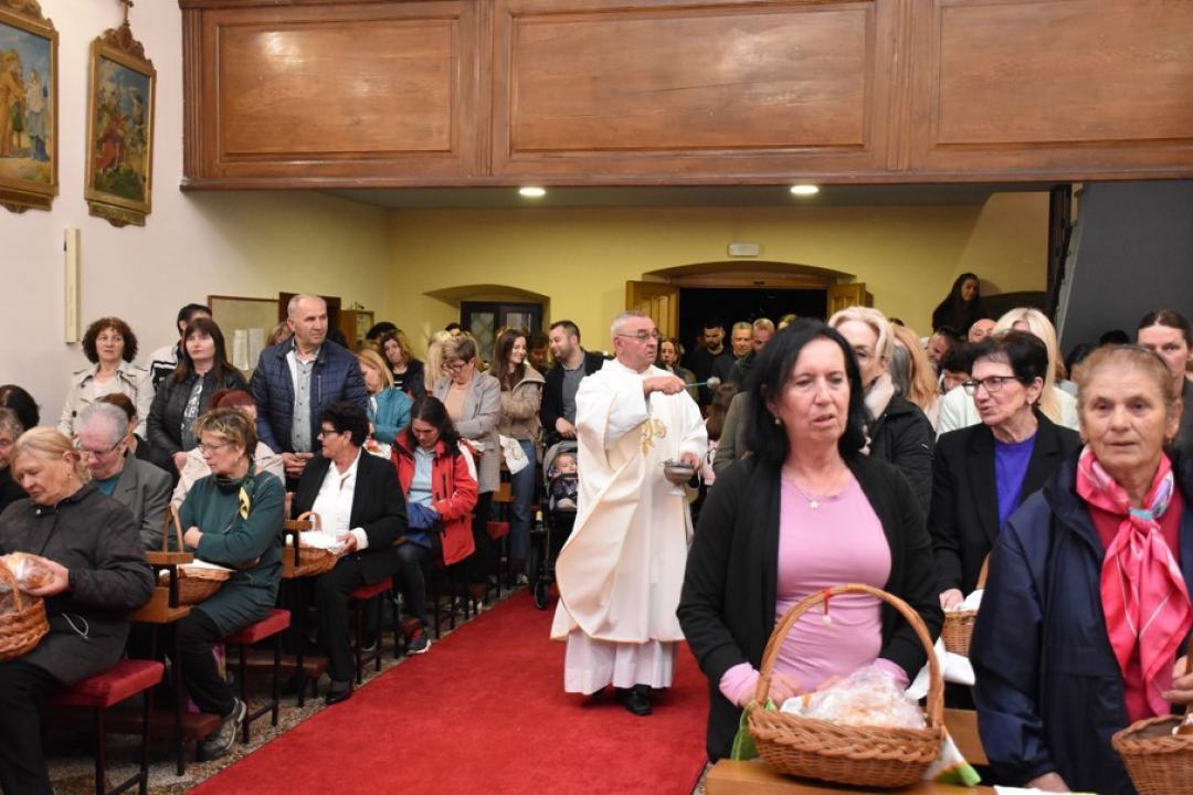 Župljani Marijina Uznesenja i ove godine uprizorili čuvanje Kristova groba