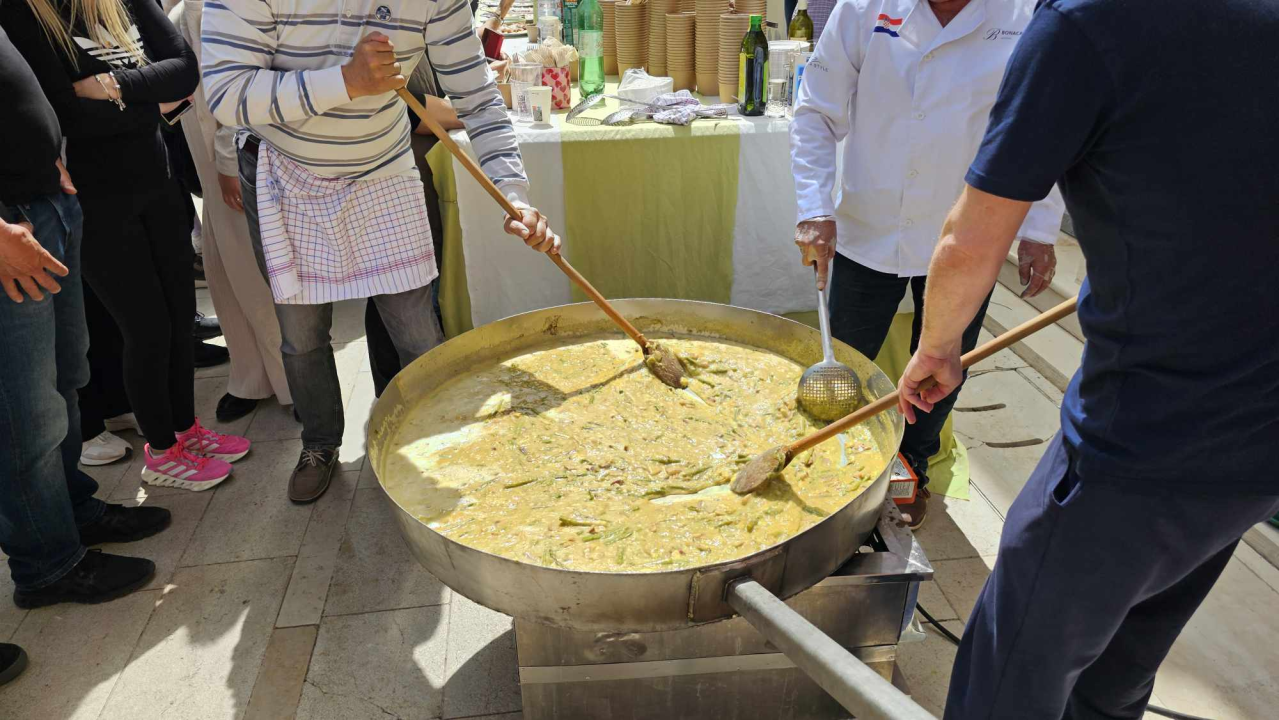 Uskrsni domjenak u Skradinu