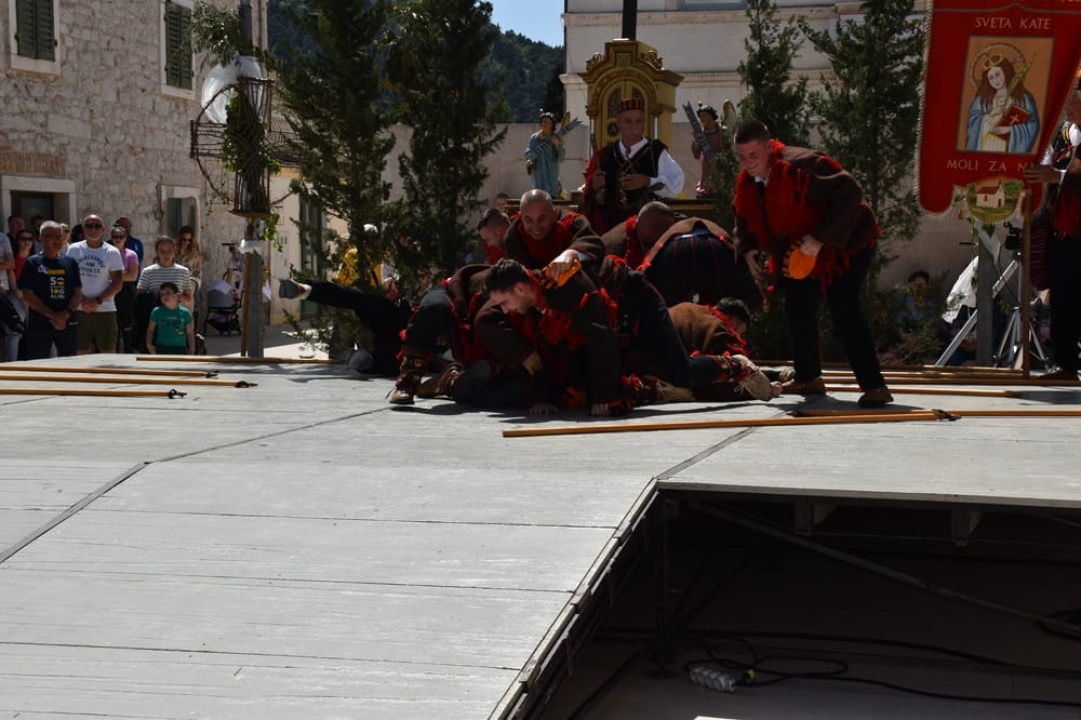 Mirlovićke žudije na festivalu u Opuzenu