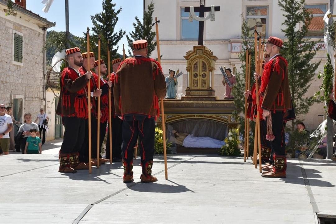 Mirlovićke žudije na festivalu u Opuzenu