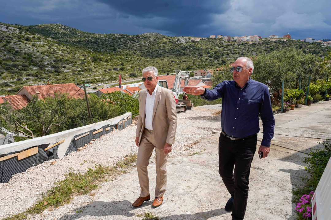 Željko Burić provjerio kako napreduju radovi u Crnici: 'Cilj nam je da svaki naš kvart dobije urbanu infrastrukturu'