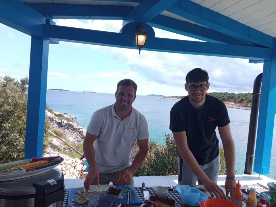 Japanska kulinarska čarolija na Kapriju: Učenici šibenskog TUŠ-a učili od chefa Enrica Krluka