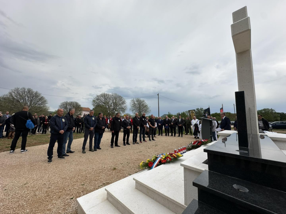 U Mirlović Zagori otkriven spomenik braniteljima