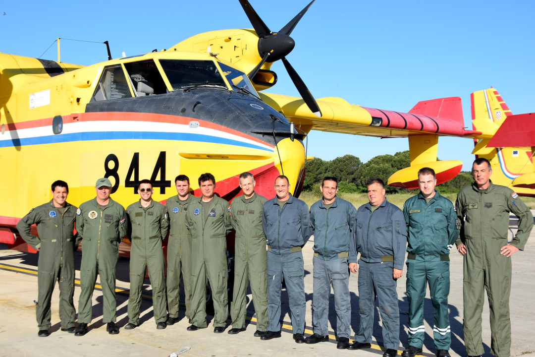 Canadair HRZ-a poletio u Izrael: 'Pomoći ćemo našim znanjem i iskustvom u gašenju požara'