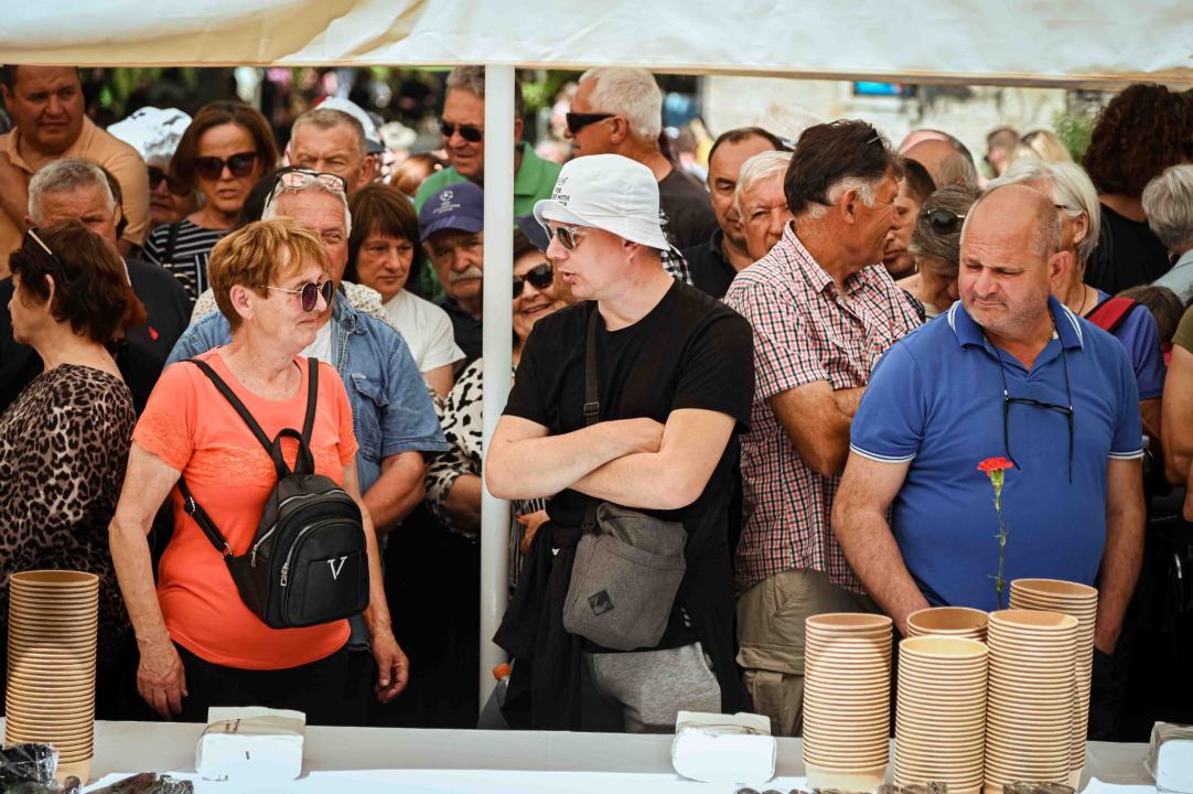 FOTO Uz podjelu fažola obilježen Praznik rada: 'Svim dragim posjetiteljima NP Krka željeli smo danas osigurati ručak'