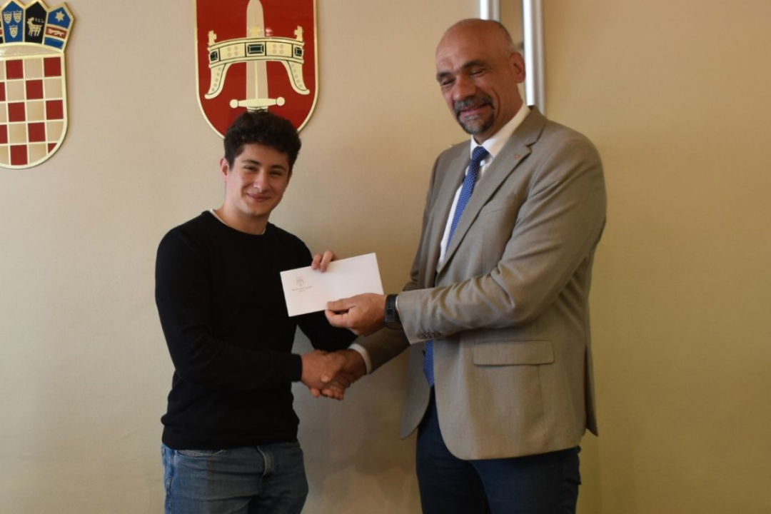 Najuspješniji učenici na prijemu kod župana: ‘Budite ponosni na sebe kao što smo mi ponosni na vas’