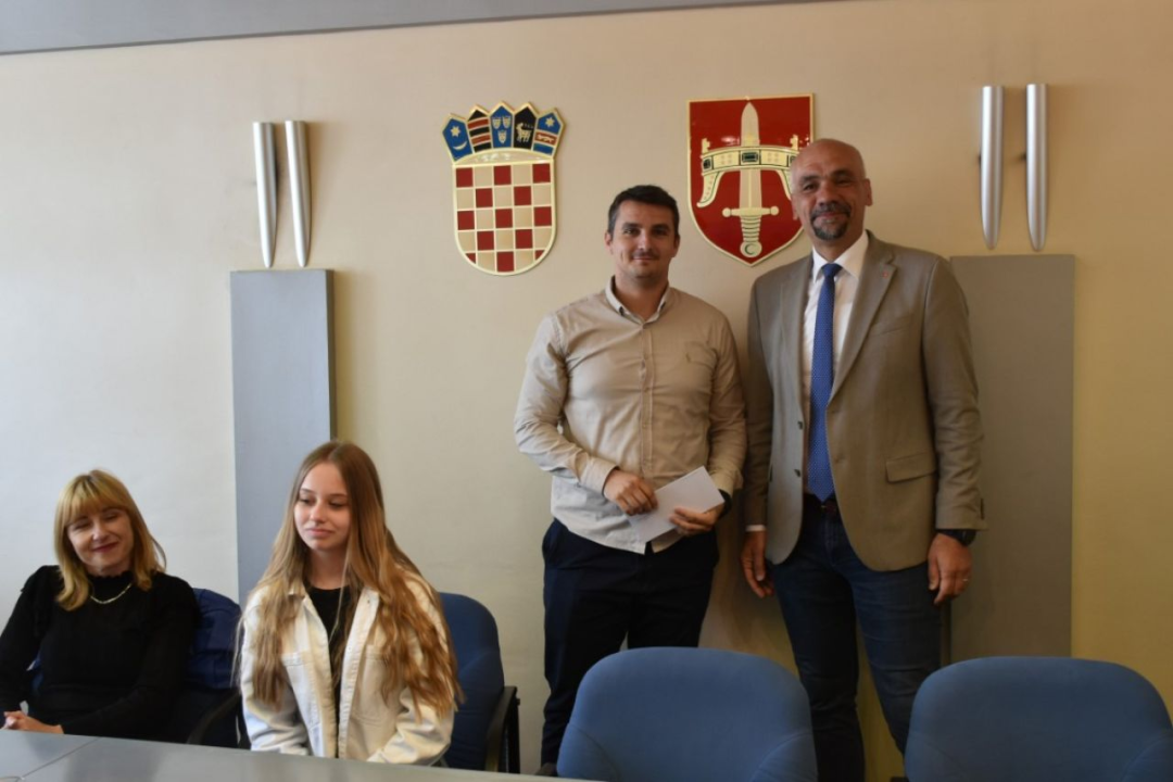Najuspješniji učenici na prijemu kod župana: ‘Budite ponosni na sebe kao što smo mi ponosni na vas’