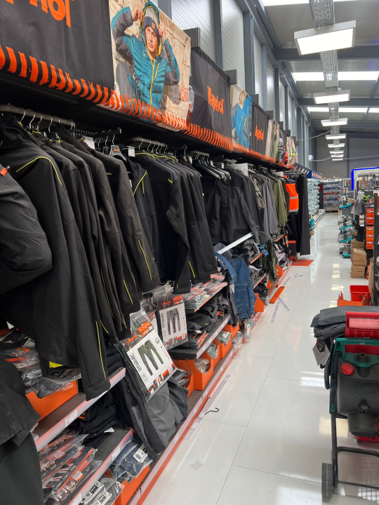 FOTO Besplatna hrana i piće, ogromni popusti i zabava – Građa preuredila svoju poslovnicu u Šibeniku!