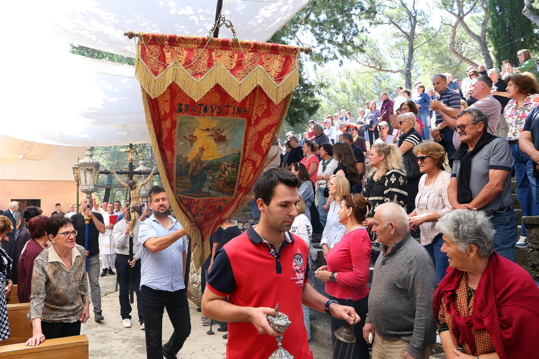 Gospa od Karavaja u Tisnom