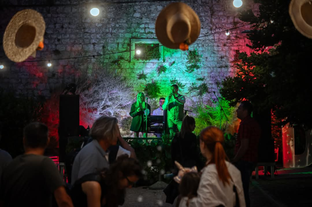 Otvoren Šibenik Spring festival: Peco rasplesao pun Perivoj Roberta Visianija