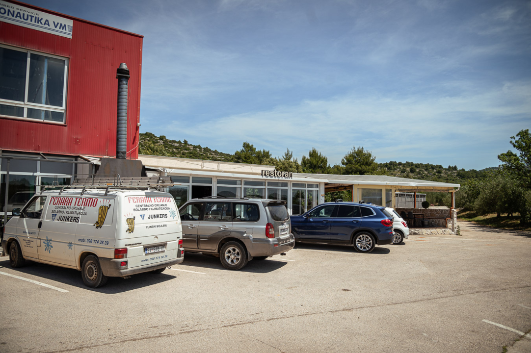 FOTO Glazba uživo i vrhunska spiza – Bore i Ermin u restoranu Mačak!