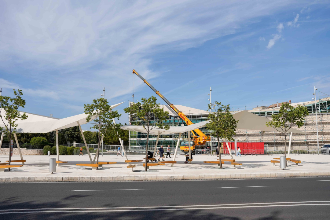 Gradska knjižnica ostaje bez stakala: Pogledajte kako napreduju radovi na glavnom gradskom trgu