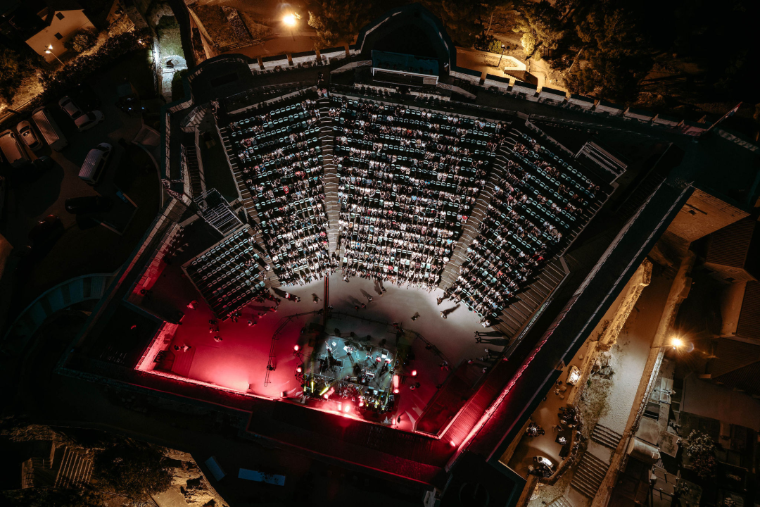 Počelo koncertno ljeto na Tvrđavi sv. Mihovila: Belan proslavio 40 godina karijere i 11 godina pozornice