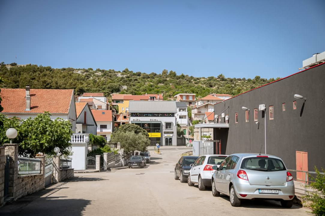 Nekretnine u Njivicama sve traženije, grad planira čvorove za lakši ulaz u Šibenik