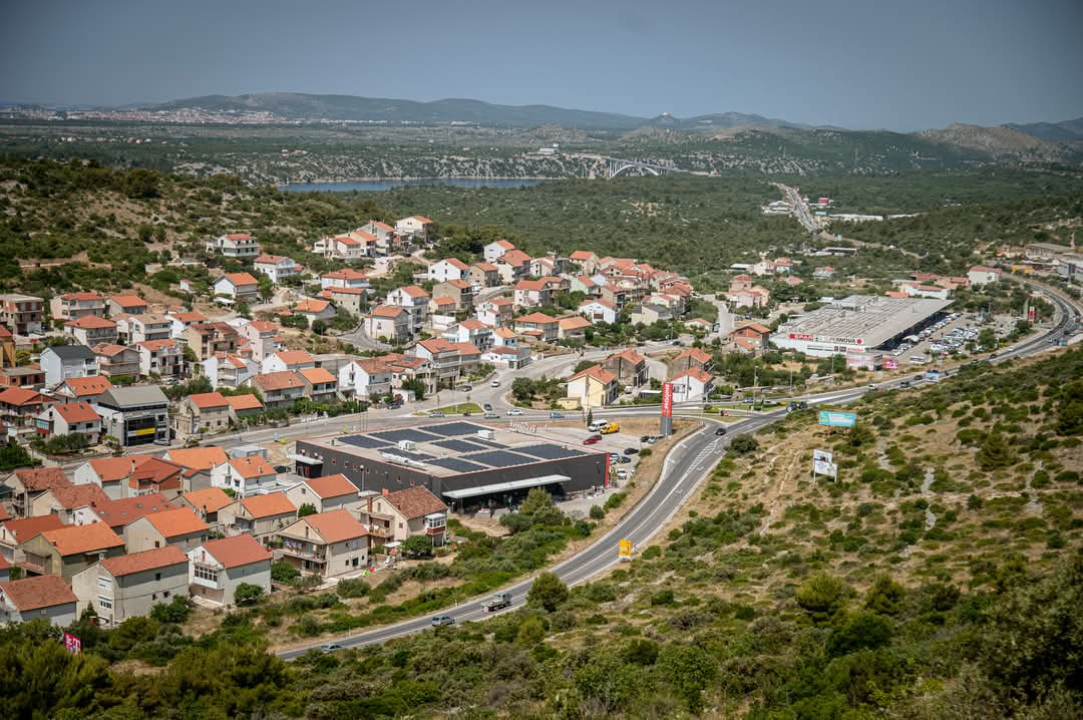 Nekretnine u Njivicama sve traženije, grad planira čvorove za lakši ulaz u Šibenik