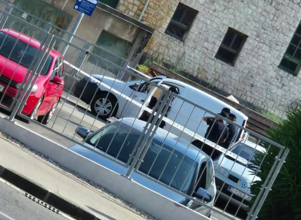 Pucanj iz vatrenog oružja kod Kauflanda u Šibeniku: Ozlijeđeni muškarac prevezen u bolnicu