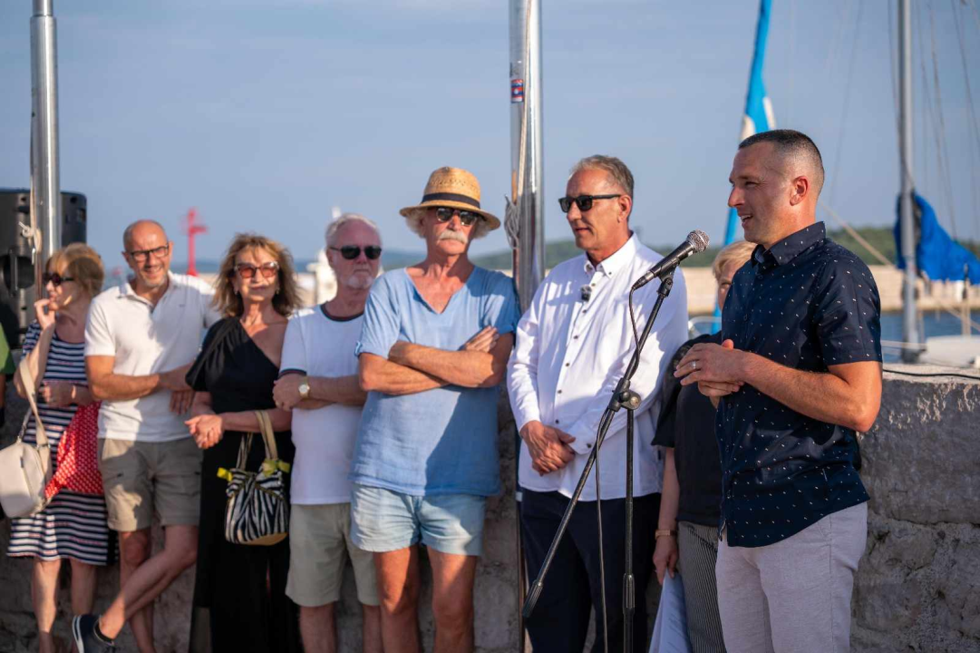 Predstavljen brončani 'Šime': Simbol vodičkih težaka s najljepšim pogledom na more