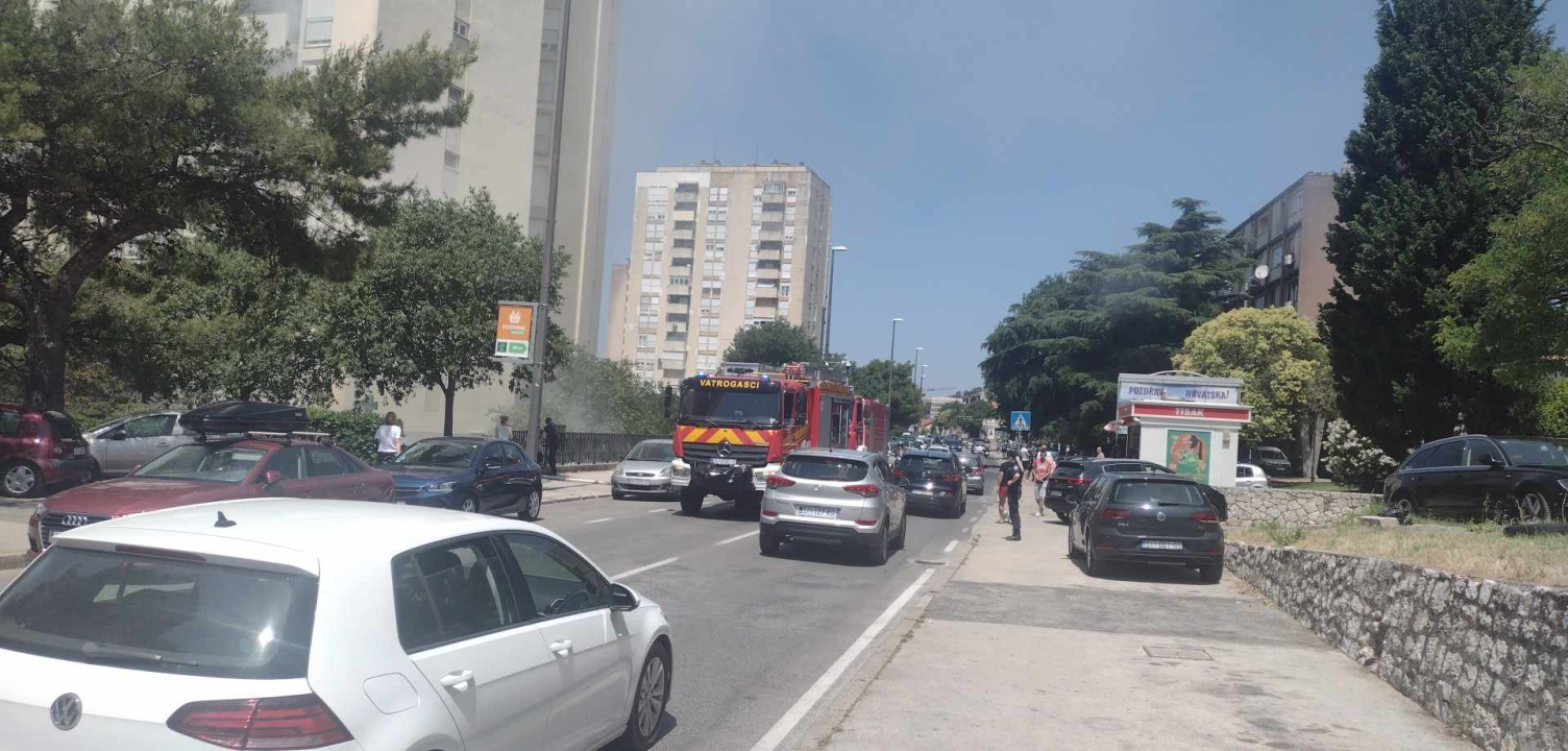 Zapalio se drveni otpad kod Bermuda