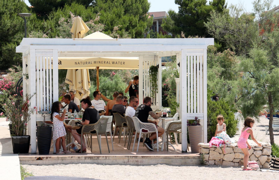 Šibenik se prži na +38°C! Ne pomaže ni more ni hladovina