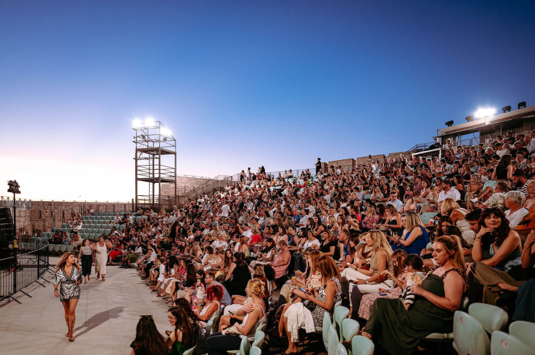 Večer za pamćenje: Matija Cvek & The Funkensteins rasplesali publiku na Tvrđavi sv. Mihovila