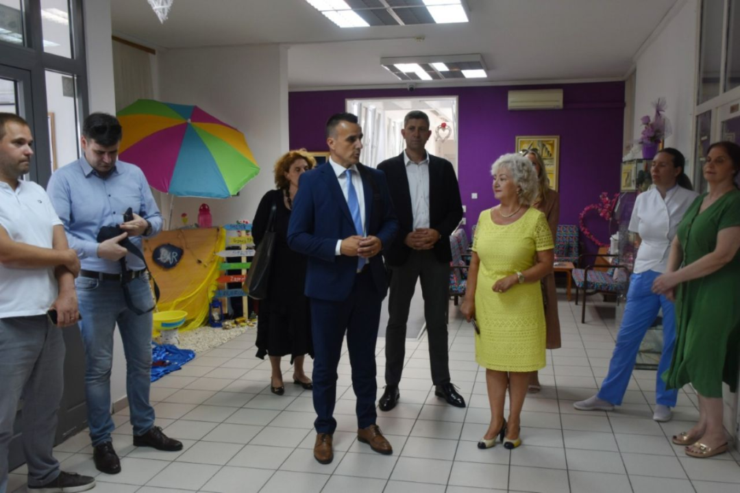 FOTO Župan Rakić u Kninu se sastao s umirovljenicima, sportašima, poduzetnicima, prosvjetarima i zdravstvenim djelatnicima