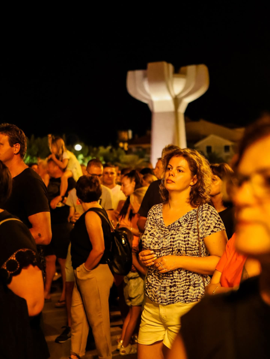 Vodička riva sinoć postala plesni podij uz Dražena Zečića: More domaćih i stranih gostiju pjevalo u glas