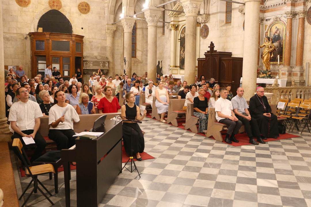 Mješoviti katedralni zbor nastupio u katedrali