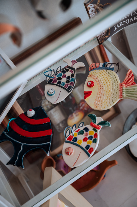 Uronite u svijet mode i umjetnosti u Galeriji Juraj Dalmatinac