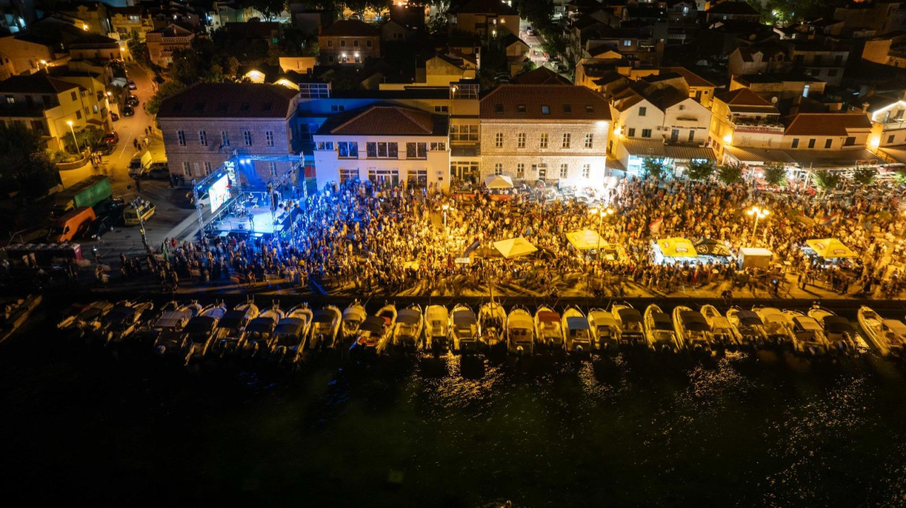 Spektakularna vodička fešta oduševila tisuće posjetitelja