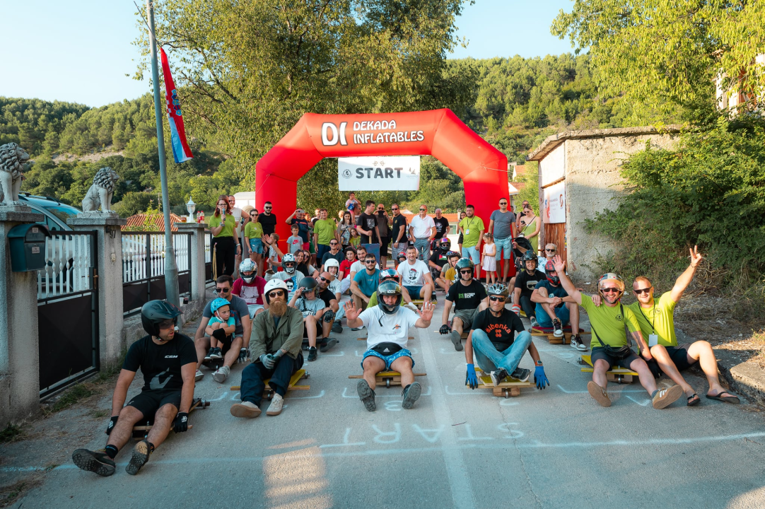 Tradicionalna Utrka karića u Rupama i ove godine oduševila posjetitelje i natjecatelje