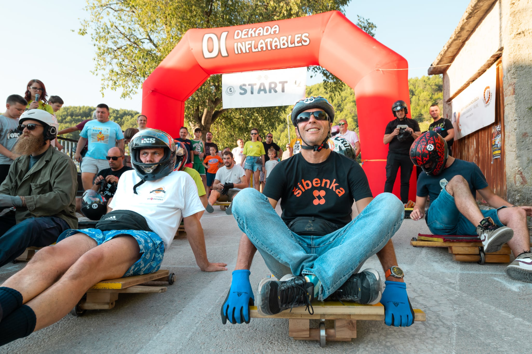 Tradicionalna Utrka karića u Rupama i ove godine oduševila posjetitelje i natjecatelje