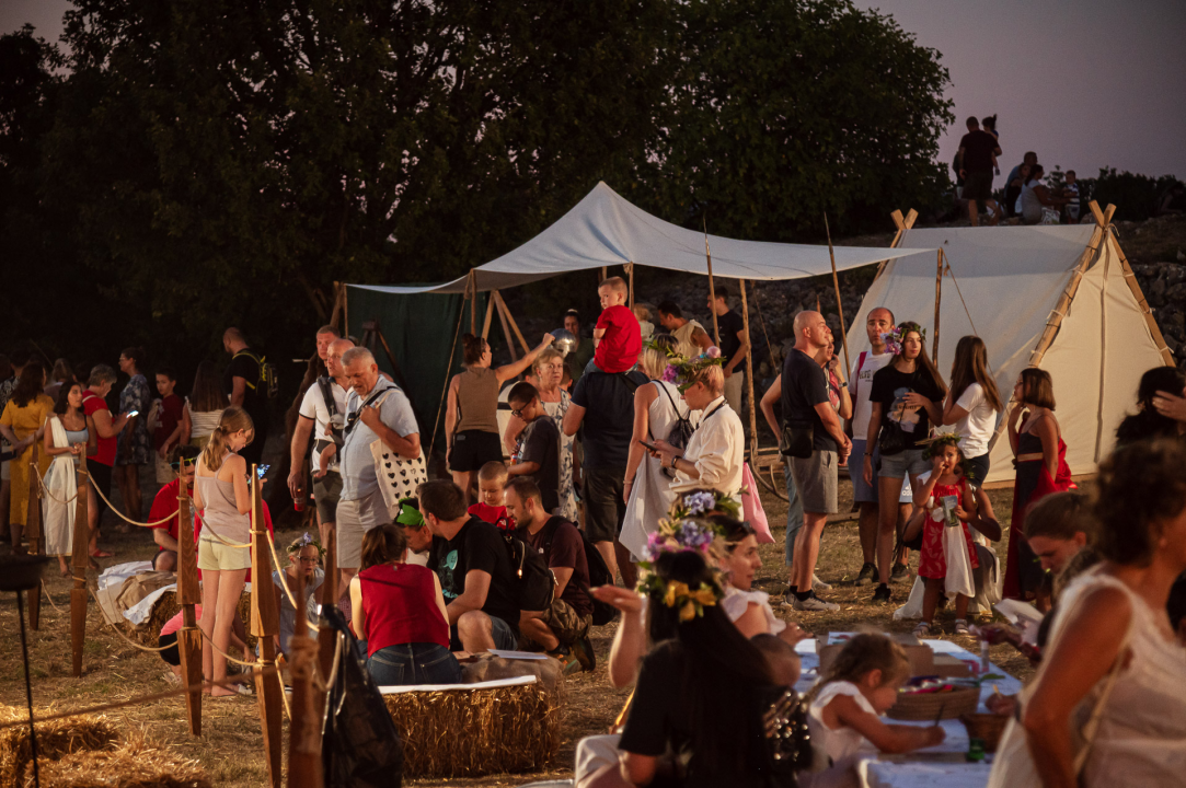 FOTO Spektakularne Burnumske ide spojile povijesti, umjetnosti i glazbe pod zvjezdanim nebom