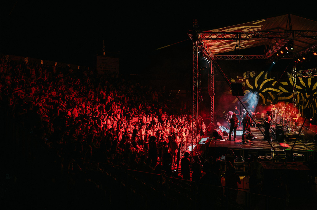 Kyoto Jazz Massive u proširenom sastavu oduševio publiku na tvrđavi sv. Mihovila  