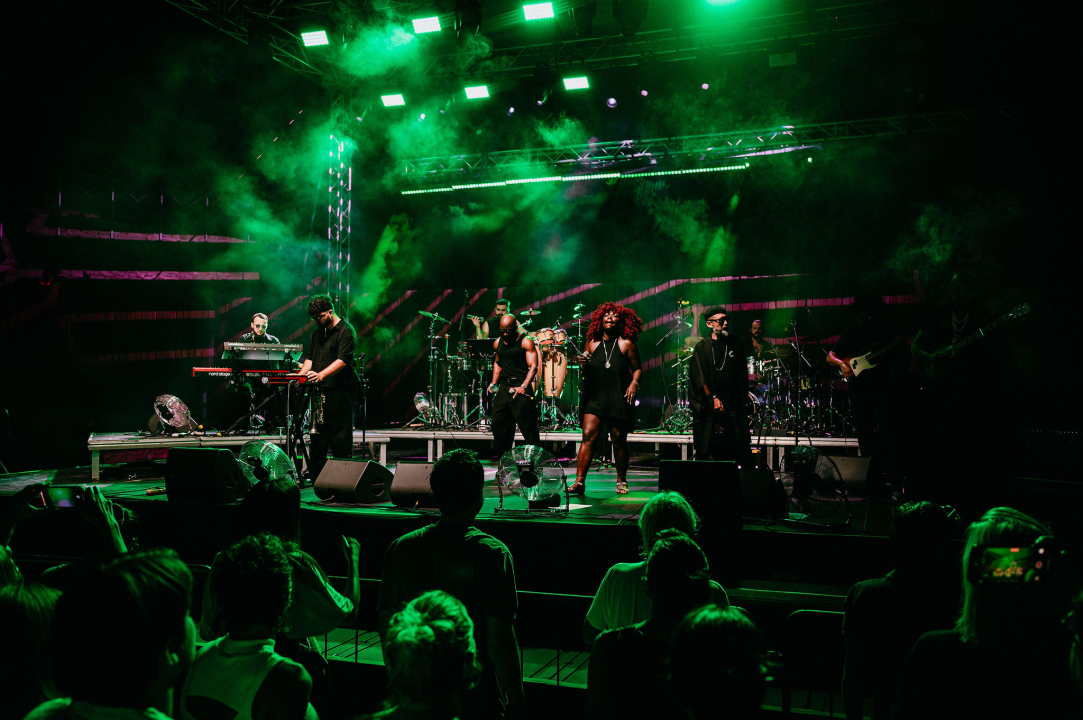 Kyoto Jazz Massive u proširenom sastavu oduševio publiku na tvrđavi sv. Mihovila  