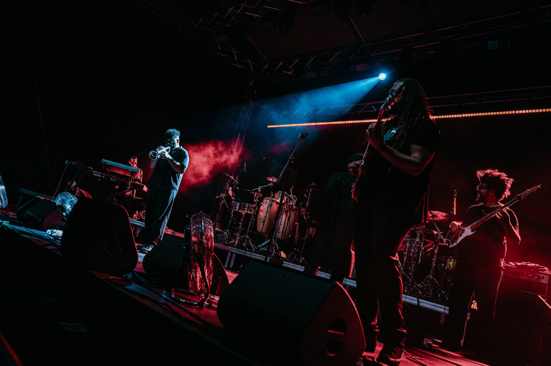 Kyoto Jazz Massive u proširenom sastavu oduševio publiku na tvrđavi sv. Mihovila  