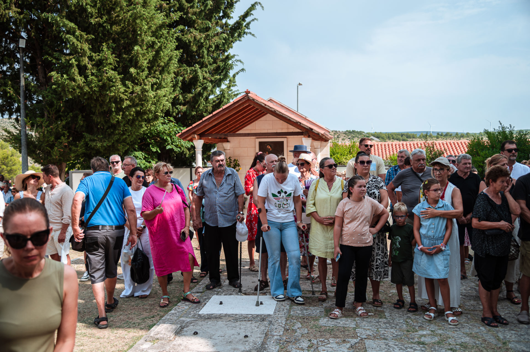 FOTO Blagdan Velike Gospe u Vrpolju: Brojni vjernici okupili su se jutros na svečanom misnom slavlju