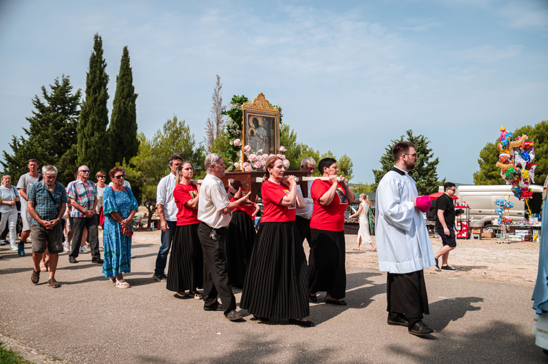 FOTO Blagdan Velike Gospe u Vrpolju: Brojni vjernici okupili su se jutros na svečanom misnom slavlju
